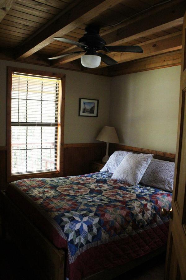 Berry Creek Cabins Bed and Breakfast Isabel Exterior foto
